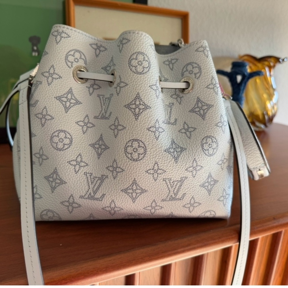 Authentic, Louis Vuitton, Bella
